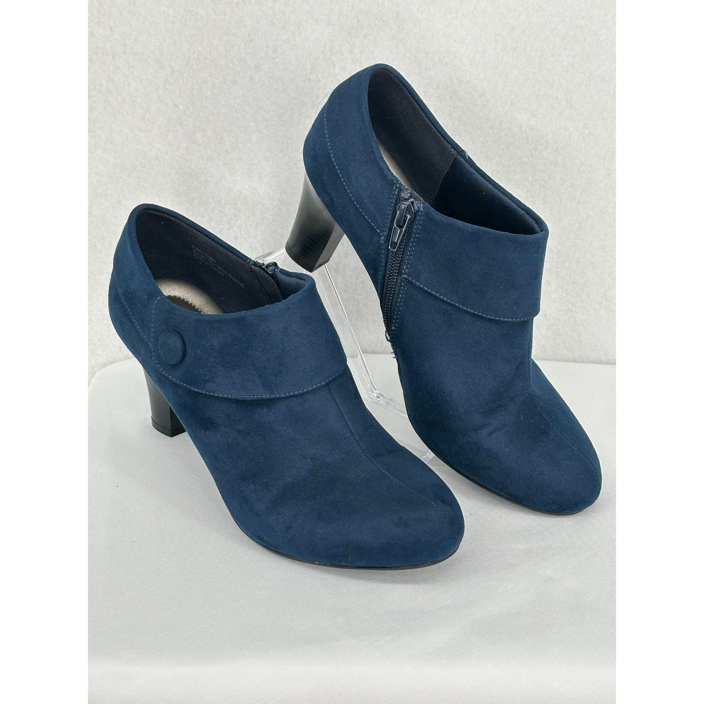 Amelia Grace Blue Vegan Suede Round Toe Heel Ankle Boots Size 9