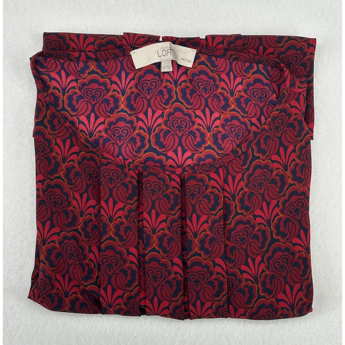 Loft Petites Red Burgundy Floral Design Round Neck Pleated Front Cap Sleeve Top SP