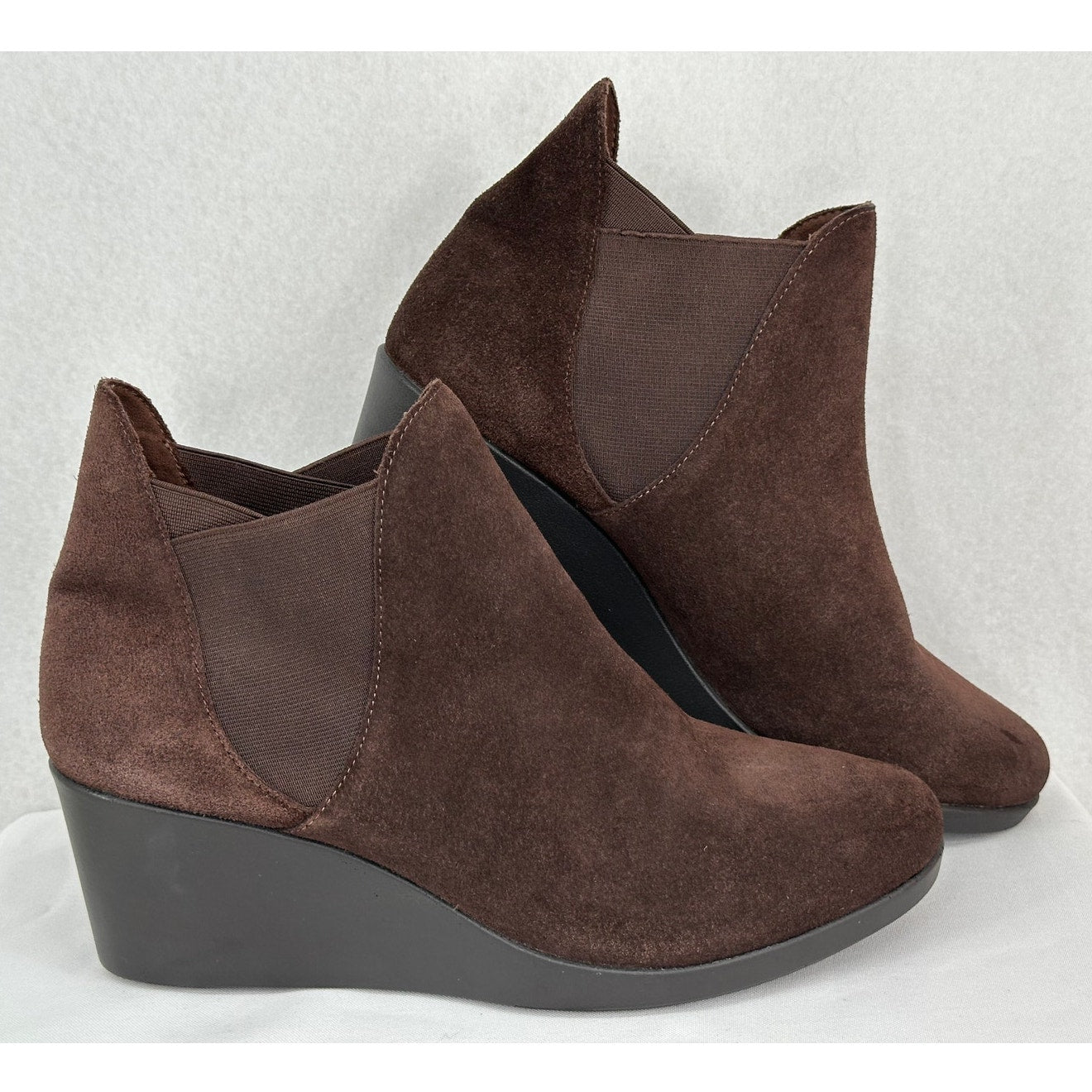Crocs NWOT Leigh Wedge Heel Espresso Brown Suede Chelsea Ankle Fall Boots 10