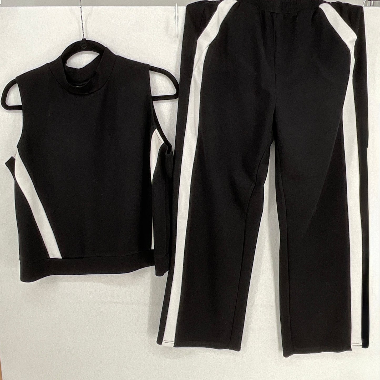 Xieerduo Two Piece Set - Black/White Stripe Sleeveless Top & Pants, Women's L