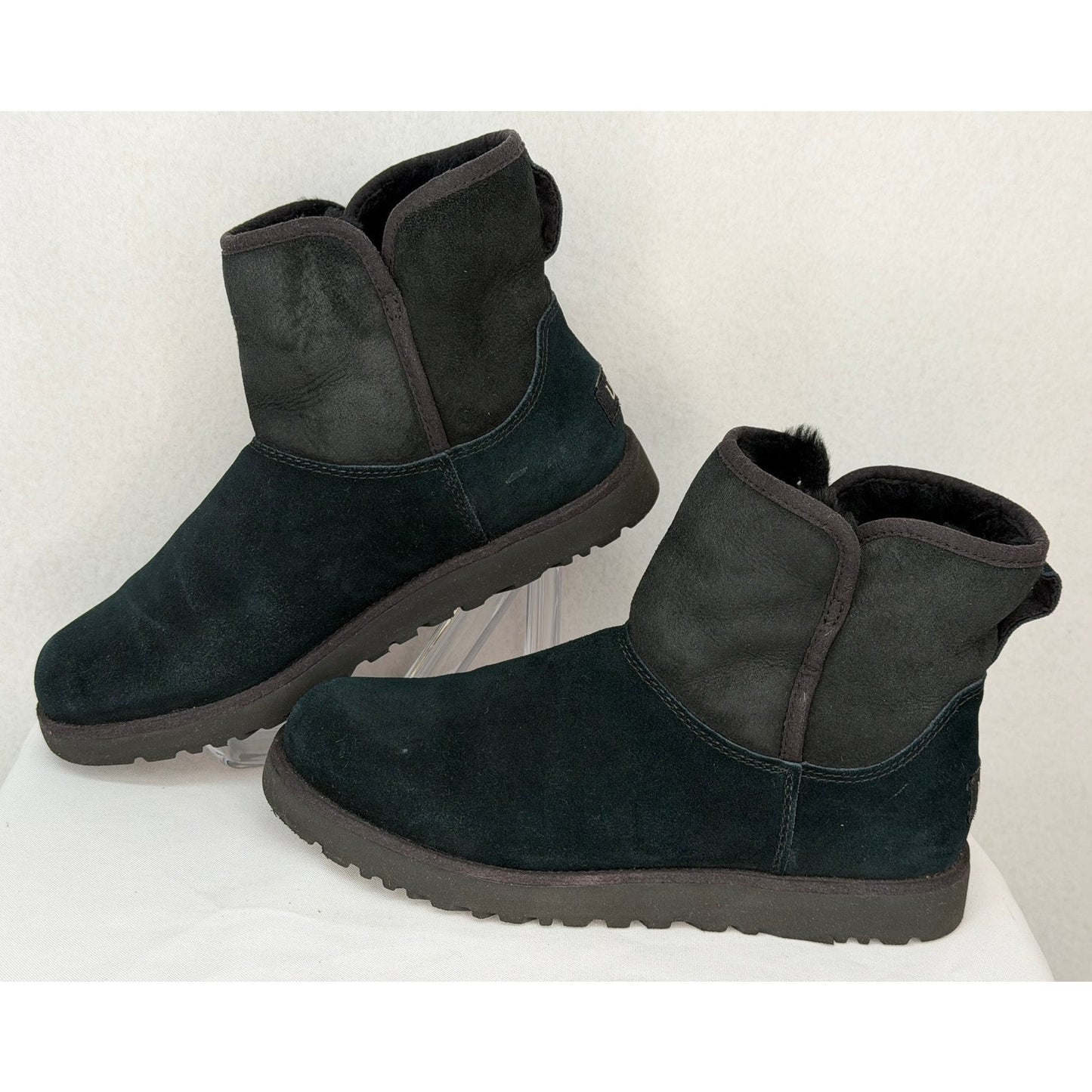 Ugg Black Suede Sheepskin Classic Mini 7s/n 1013437
