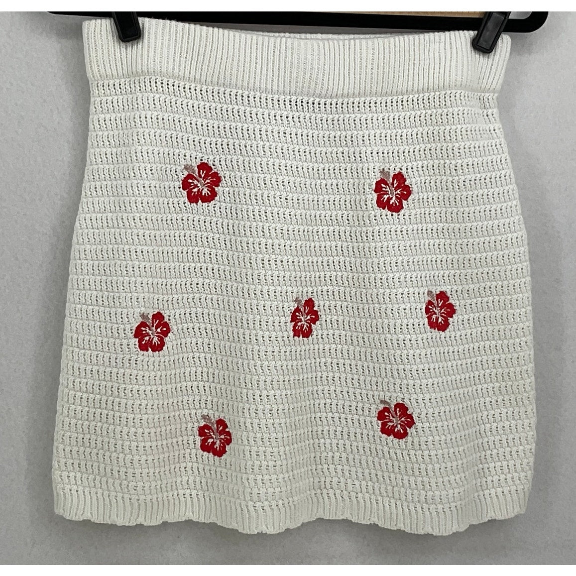 Wild Fable White Crochet Hibiscus Hawaiian Boho Flower Floral Mini Skirt M