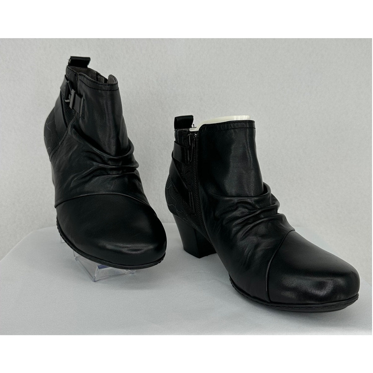NWOT Earth Calgary Halifax Black Leather Side Zip Ankle Bootie 7.5W