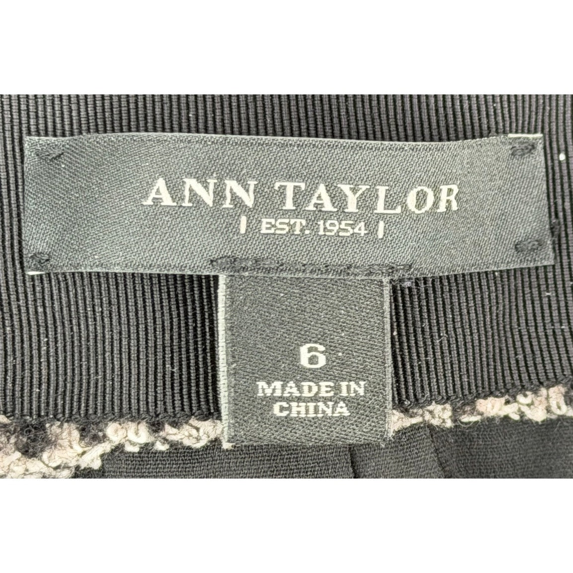 Ann Taylor Black & White Tweed Jacket Blazer with Flower Embellishment Size 6