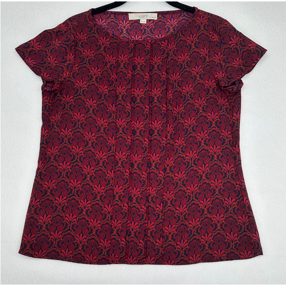Loft Petites Red Burgundy Floral Design Round Neck Pleated Front Cap Sleeve Top SP
