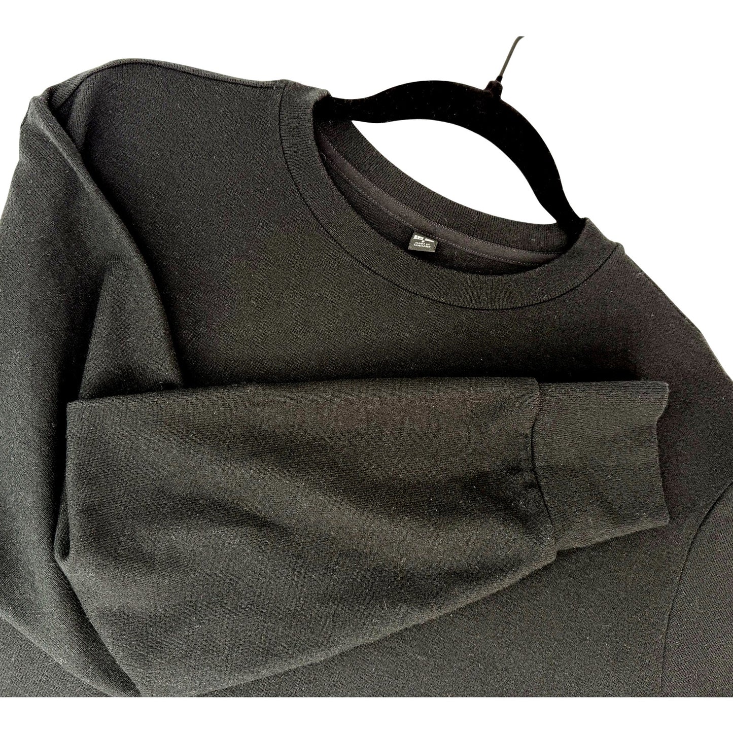 UniQlo Black Crew Neck Long Sleeve Soft Minimalist Classic Sweater S Unisex