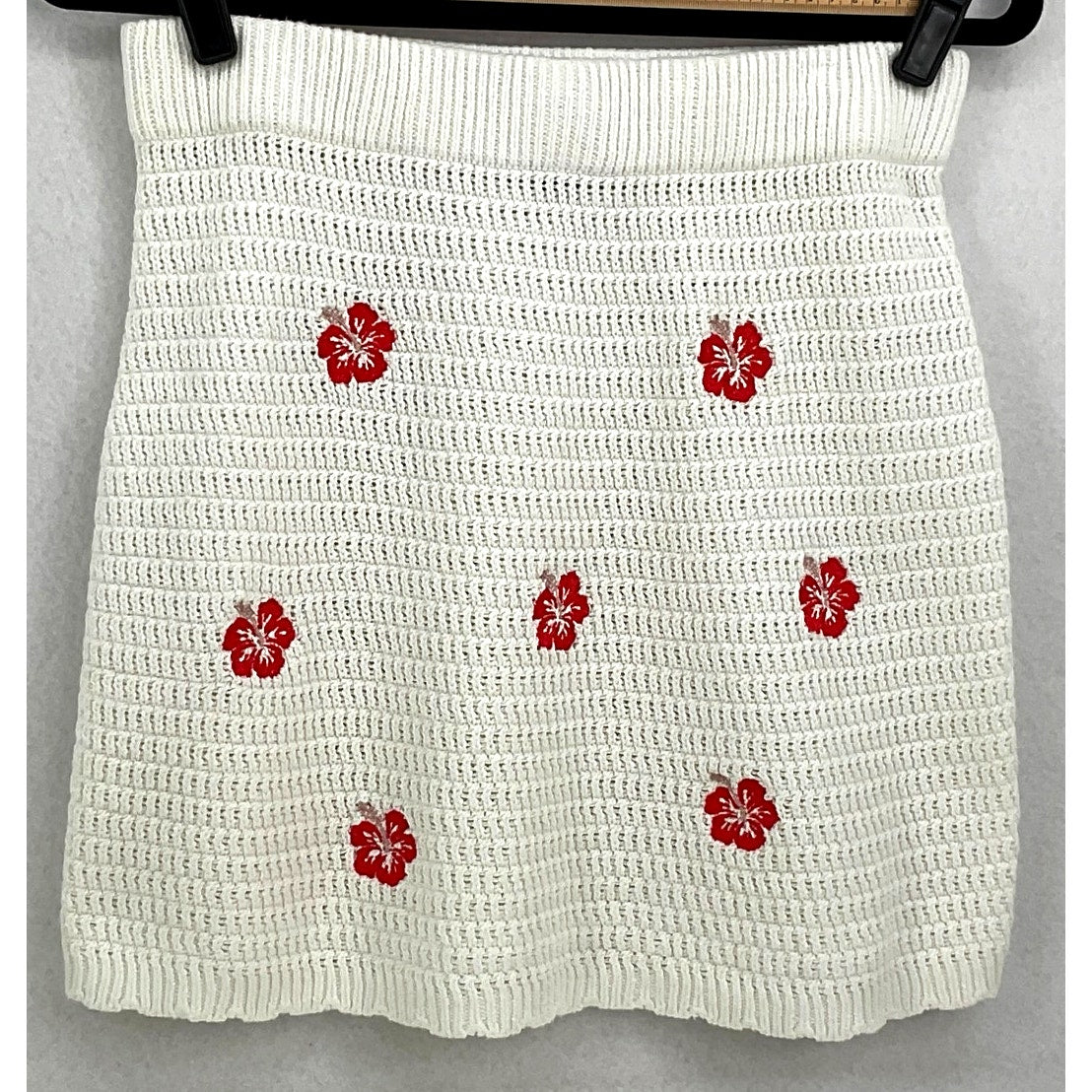 Wild Fable White Crochet Hibiscus Hawaiian Boho Flower Floral Mini Skirt M