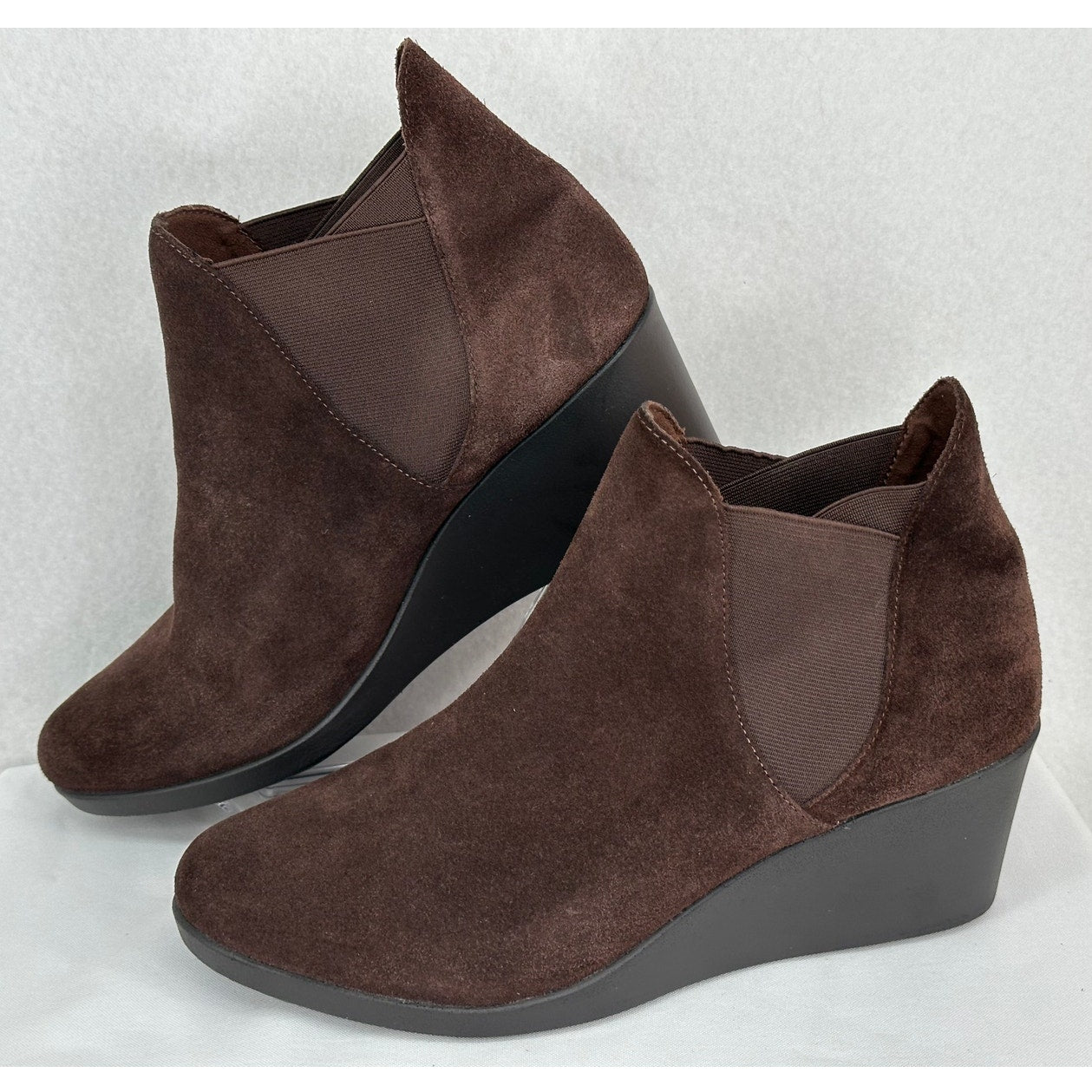 Crocs NWOT Leigh Wedge Heel Espresso Brown Suede Chelsea Ankle Fall Boots 10