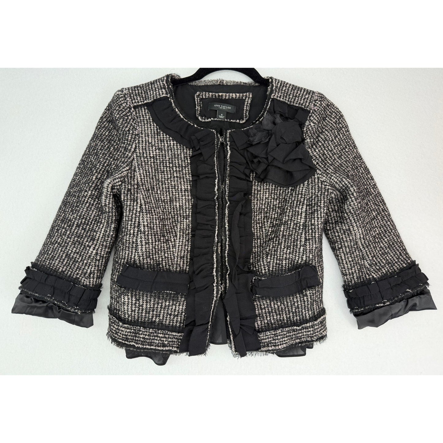 Ann Taylor Black & White Tweed Jacket Blazer with Flower Embellishment Size 6