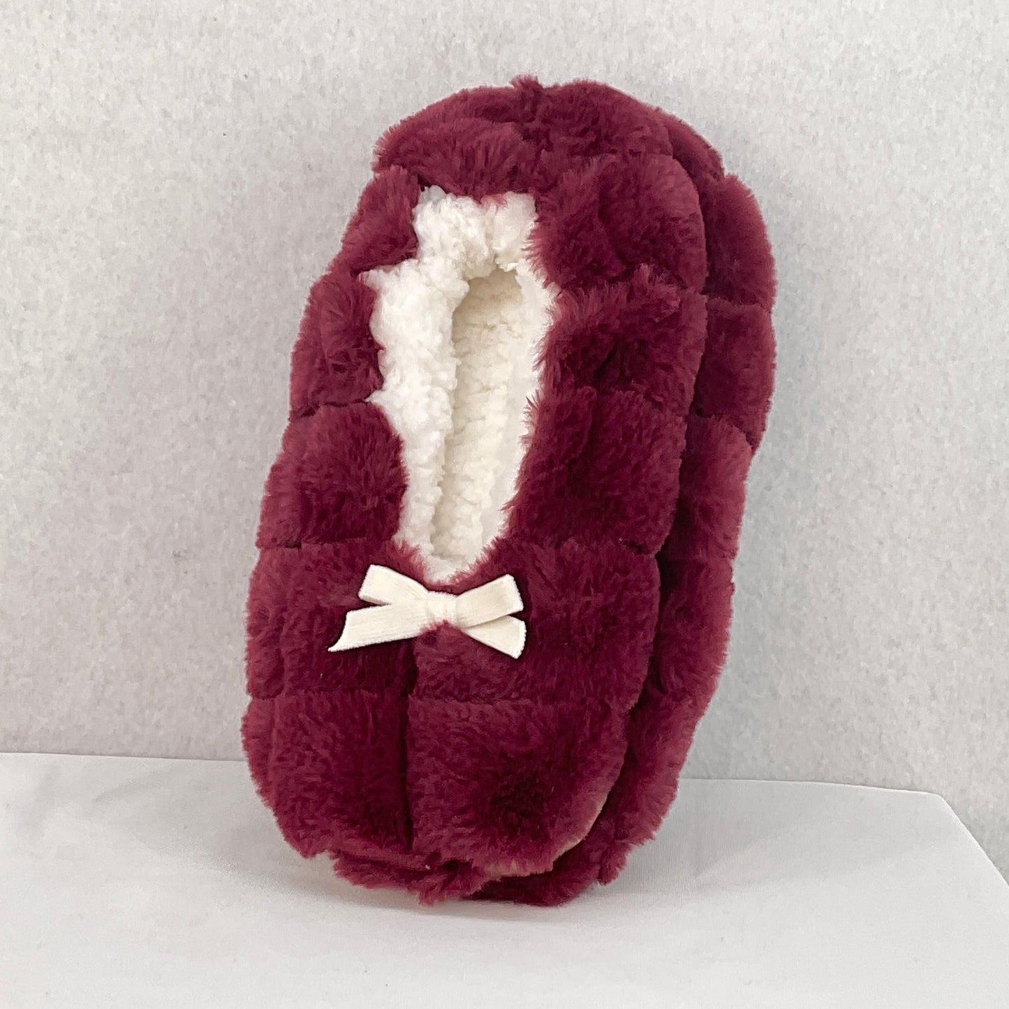 Brookstone Burgundy Quilted Faux Fur Slippers w/ White Bow Accent *NWOT*
