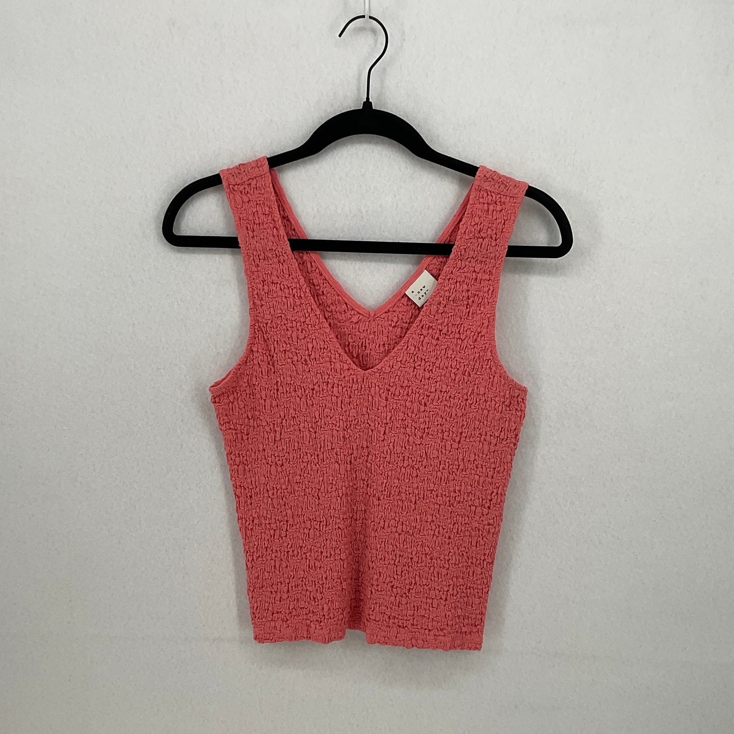A New Day Coral V Neck, Sleeveless, Textured, Tank Top Women's M