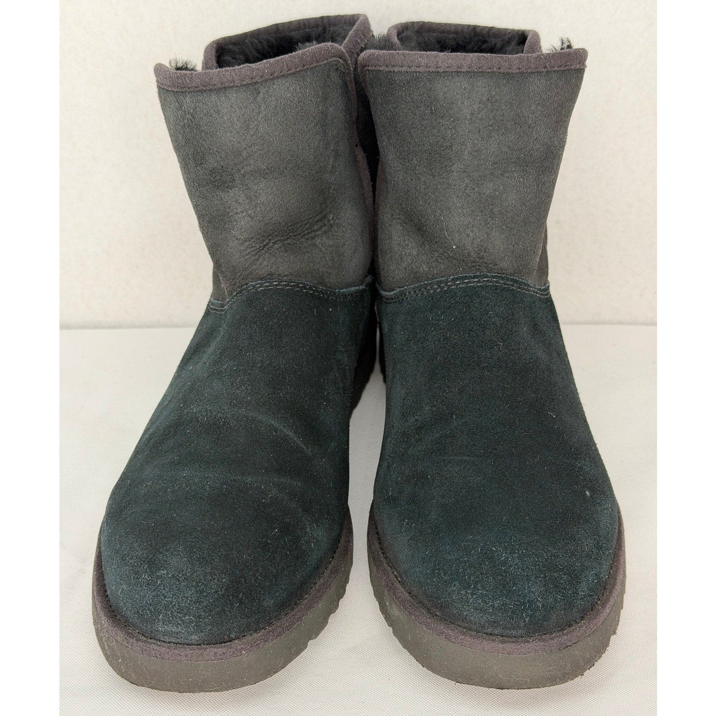 Ugg Black Suede Sheepskin Classic Mini 7s/n 1013437